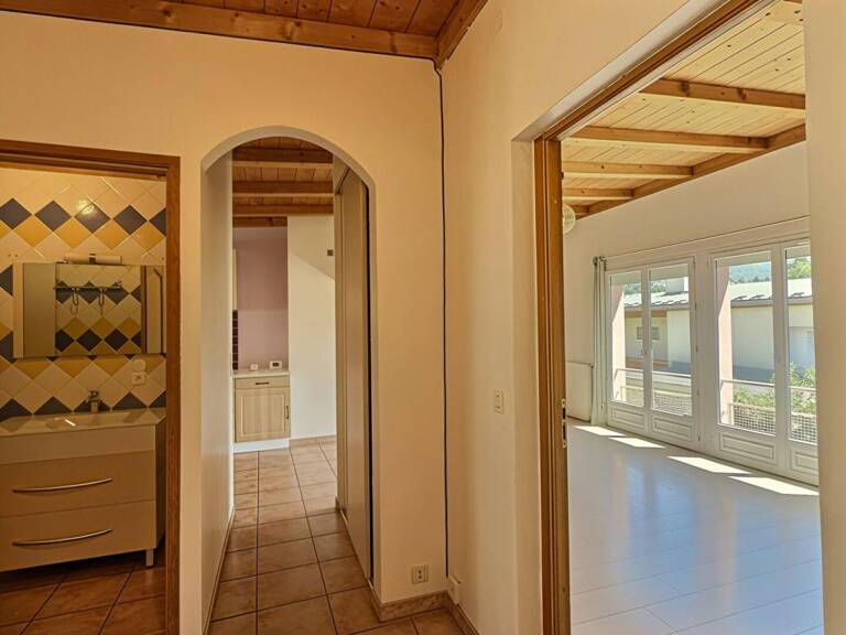 Maison Chambéry quartier Montjay,  développe près de 150 m2 sur 719m2 de terrain — photo 1