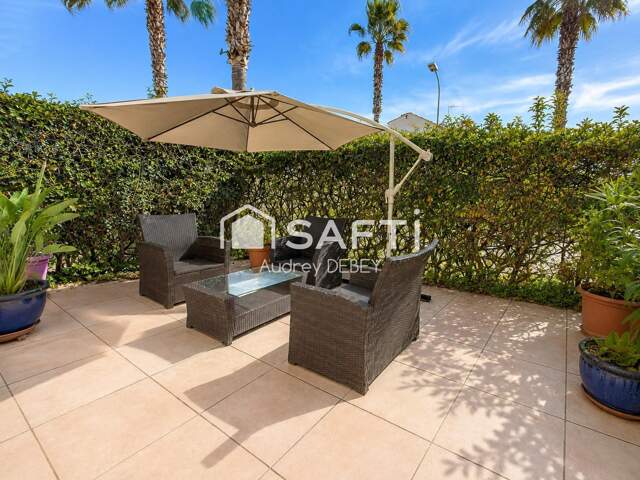SANARY LE CHARME DU TOUT À PIED DU PORT ET DES PLAGES - T3 LUMINEUX TRAVERSANT AVEC TERRASSE REZ DE JARDIN — photo du bien