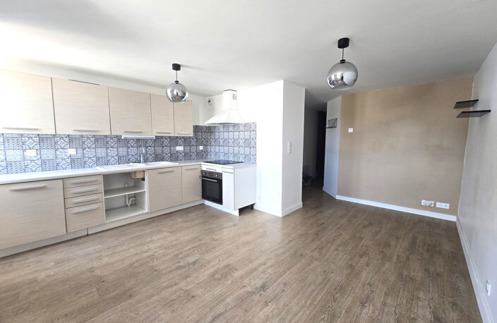 Appartement T3 rénové situé au centre ville de St Palais. — photo 2