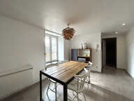 APPARTEMENT MEUBLÉ 2 PIÈCE(S) 49 M² - CENTRE-VILLE — photo 2