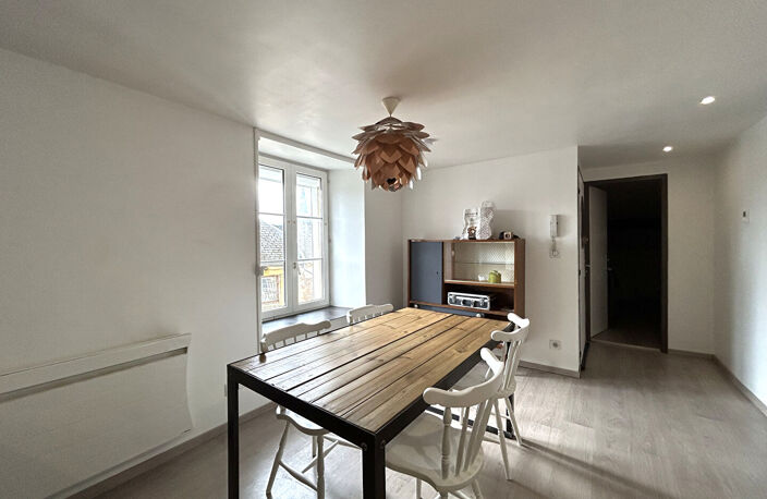 APPARTEMENT MEUBLÉ 2 PIÈCE(S) 49 M² - CENTRE-VILLE — photo 2