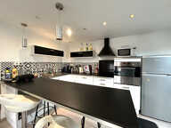 APPARTEMENT MEUBLÉ 2 PIÈCE(S) 49 M² - CENTRE-VILLE — photo 4