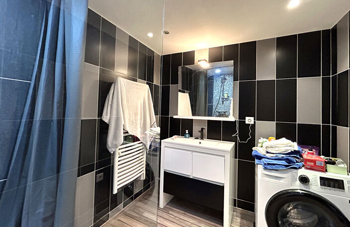 APPARTEMENT MEUBLÉ 2 PIÈCE(S) 49 M² - CENTRE-VILLE — photo 5