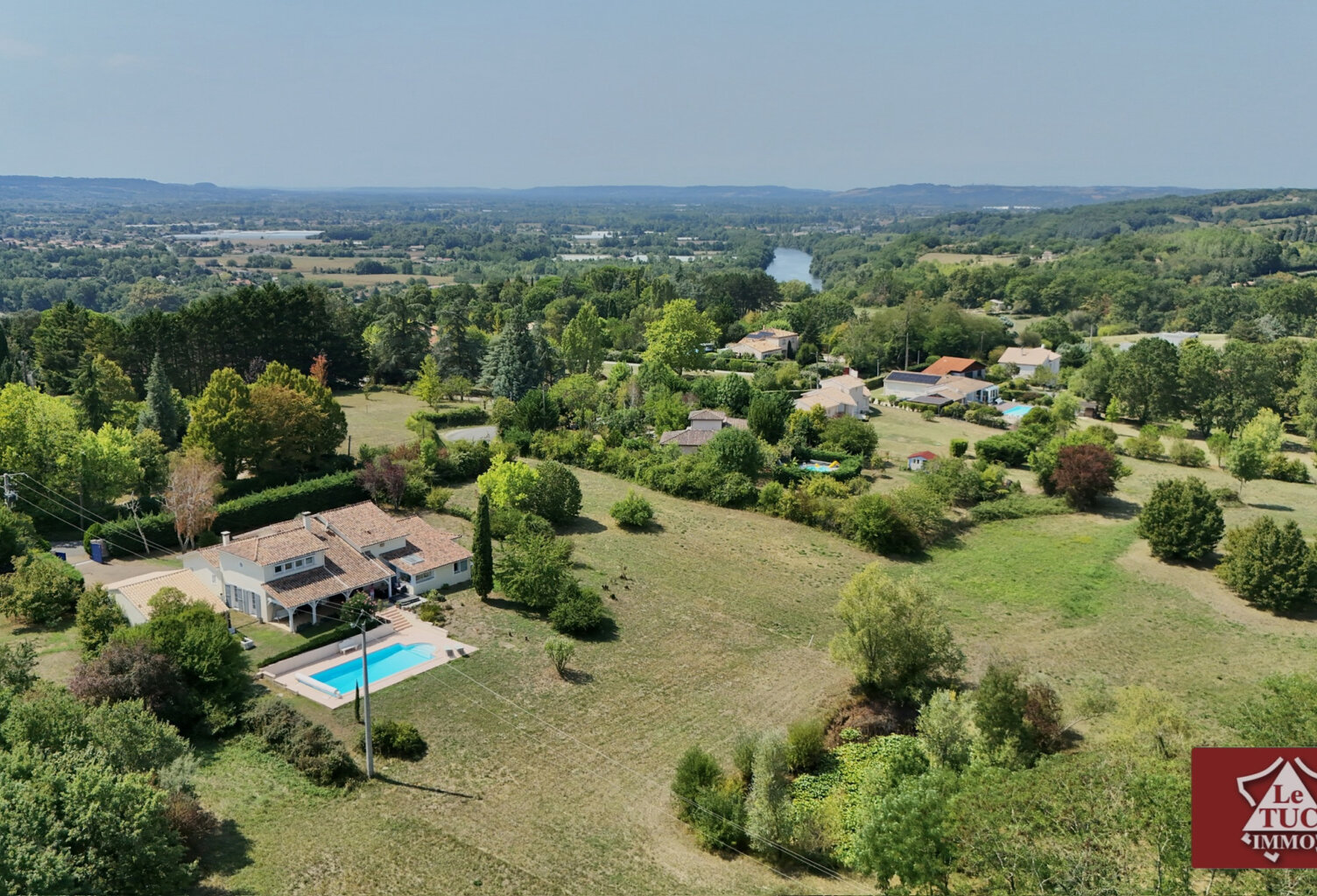 Villa d'exception avec piscine, jacuzzi, double garage et pe — photo 1