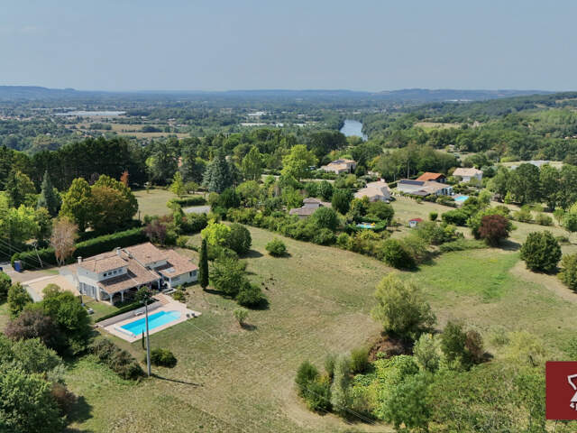 Villa d'exception avec piscine, jacuzzi, double garage et pe — photo du bien