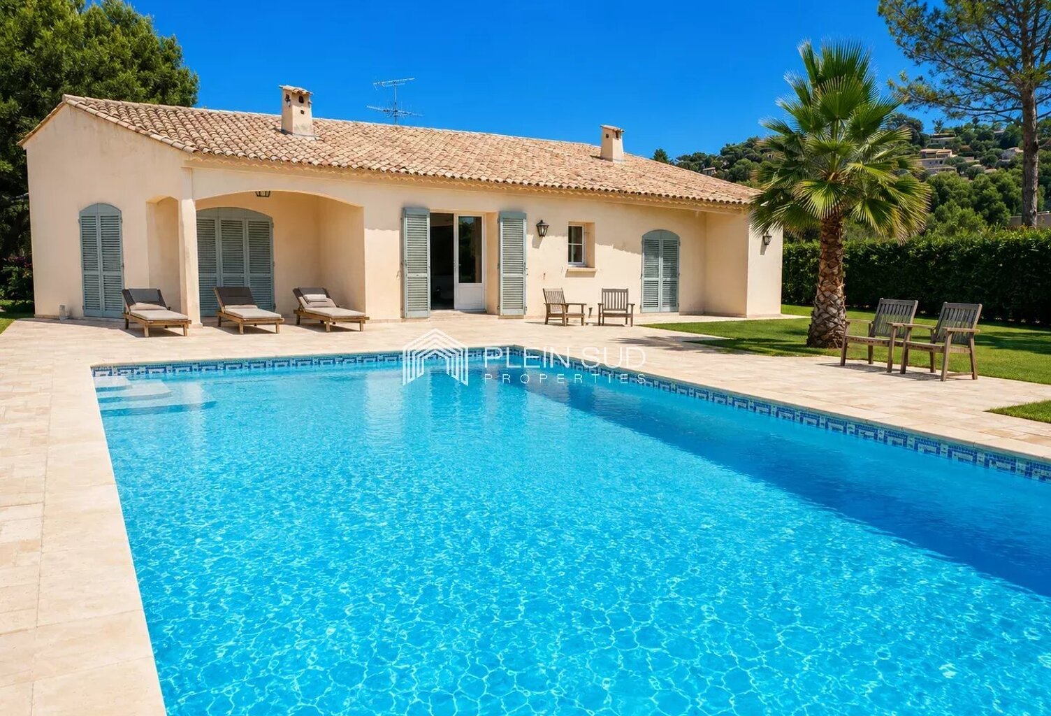MOUGINS,  gros potentiel — photo 1