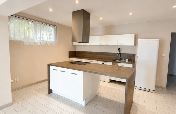Vente Maison/villa 11 pièces — photo 2