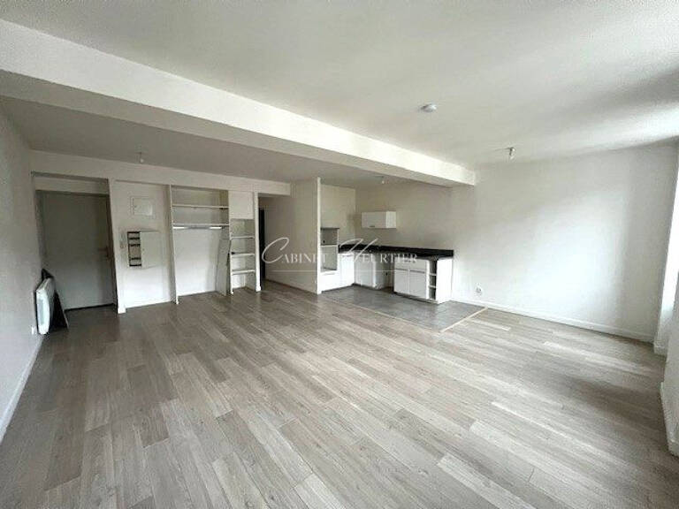 VOIRON - APPARTEMENT T3 - RENOVE — photo 1