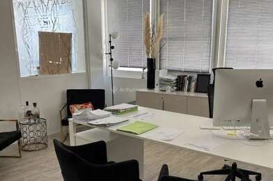 Bureau 4 pièces 2510 €