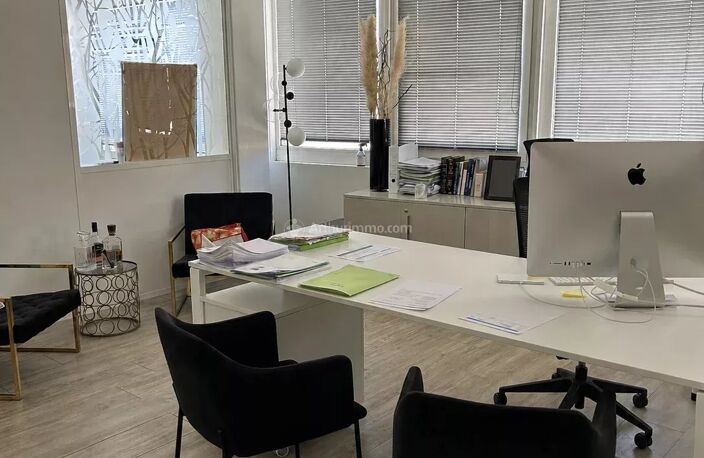 À louer – Très beau plateau de bureaux de 100 m² – Villeurbanne Charpennes / Limite Lyon 6ᵉ — photo 2