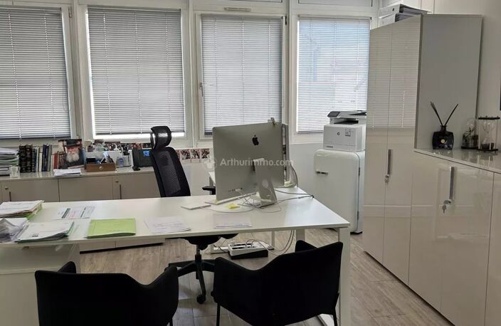 À louer – Très beau plateau de bureaux de 100 m² – Villeurbanne Charpennes / Limite Lyon 6ᵉ — photo 4