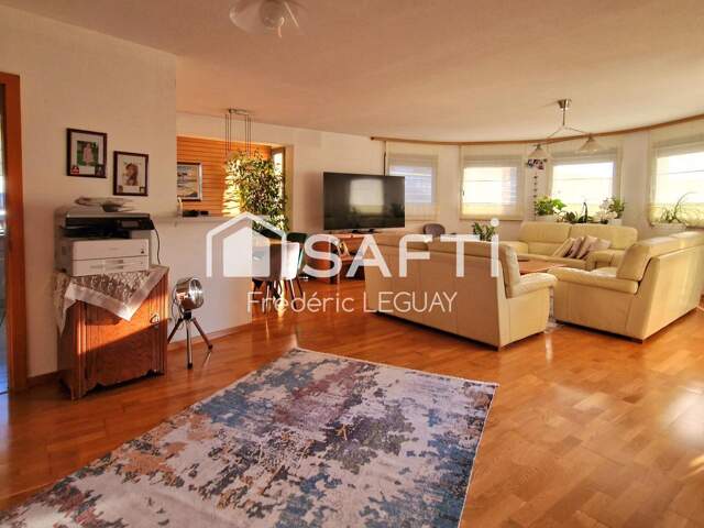 Bel appartement avec grand séjour et balcon orientés sud — photo du bien