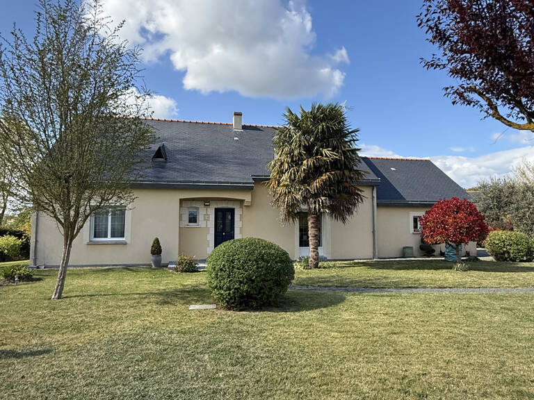 Vivy 49680   Maison de 117 m2 de vie sur un superbe terrain — photo 1