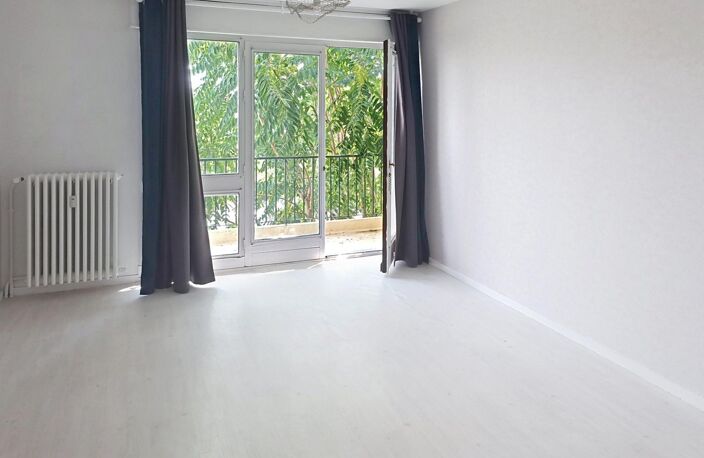Appartement à Châteauroux, proche de toutes commodités, dans résidence très calme en retrait de la circulation. — photo 4