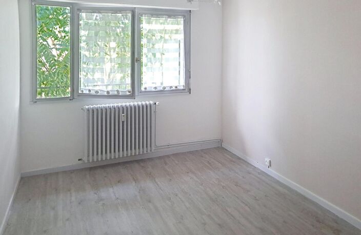 Appartement à Châteauroux, proche de toutes commodités, dans résidence très calme en retrait de la circulation. — photo 5