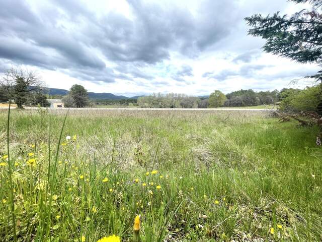 Grambois, terrain 1500m² libre constructeur — photo du bien
