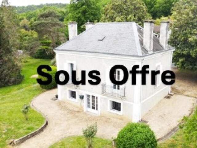 Propriété de 4 chambres et un bureau sur 2700 m2 — photo du bien