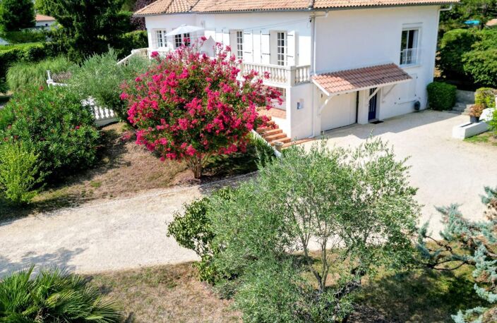 Maison de charme de 209m2 avec piscine et vue dominante sur les hauteurs d'Agen — photo 4