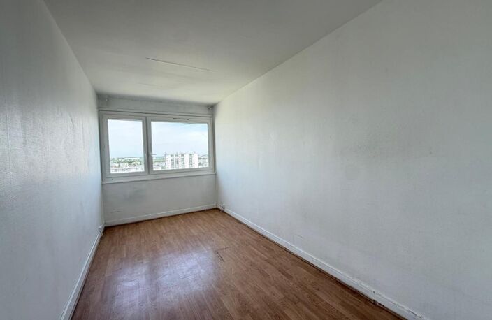 LUMINEUX T5 DE 90m2 — photo 4