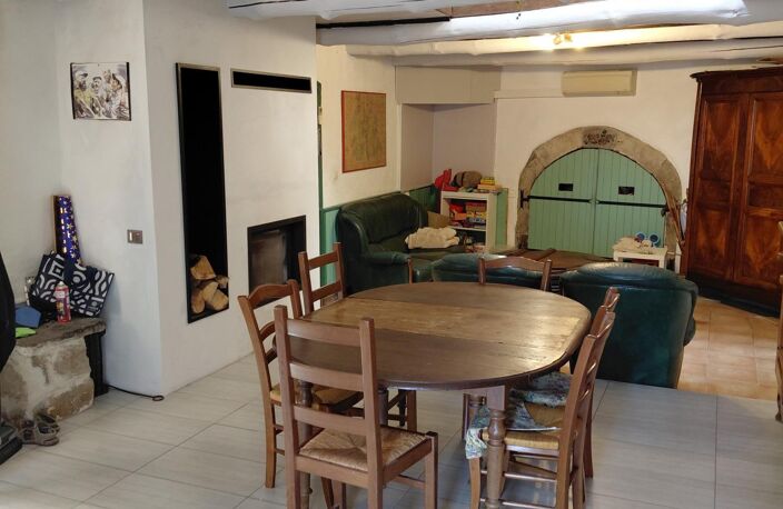 COURNON, maison de bourg avec cour et 4 chambres. — photo 4