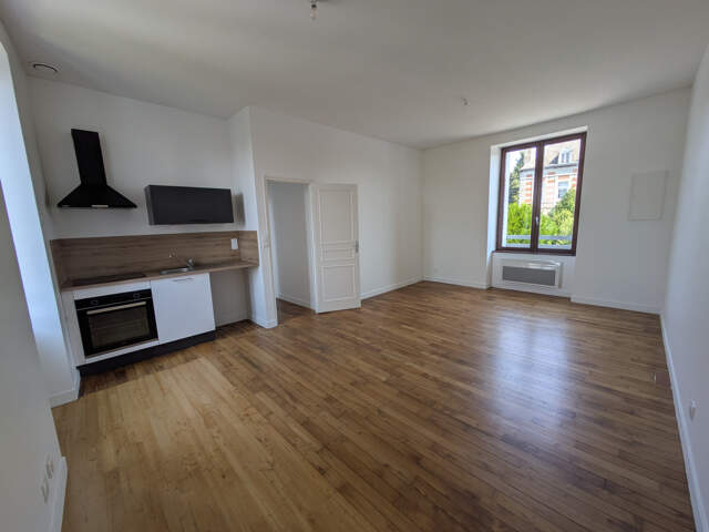 appartement au 1er étage d'une maison avec garage — photo du bien
