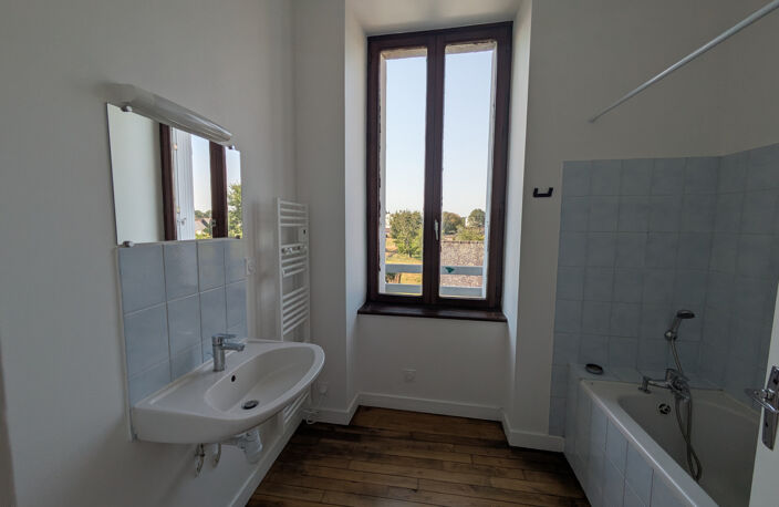 appartement au 1er étage d'une maison avec garage — photo 4