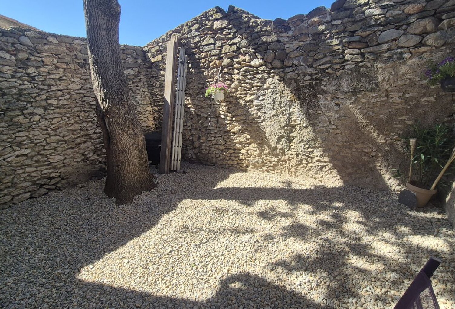 Maison de village Avec cour et terrain non attenant — photo 1