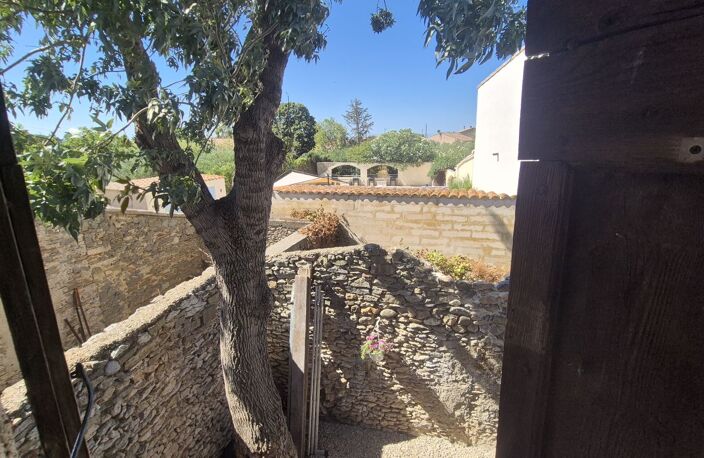 Maison de village Avec cour et terrain non attenant — photo 2