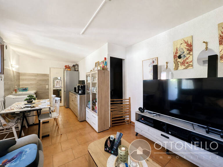 Appartement Roquebrune Sur Argens 2 pièces 33 m2 avec cour extérieure de 70 m2 — photo 1