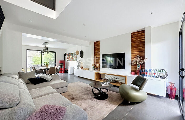 GOUVIEUX CENTRE, MAISON D'ARCHITECTE-TOIT PLAT 135 M² HABITABLES -JARDIN — photo 2