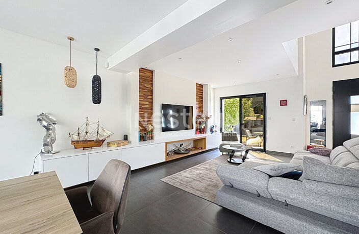 GOUVIEUX CENTRE, MAISON D'ARCHITECTE-TOIT PLAT 135 M² HABITABLES -JARDIN — photo 4