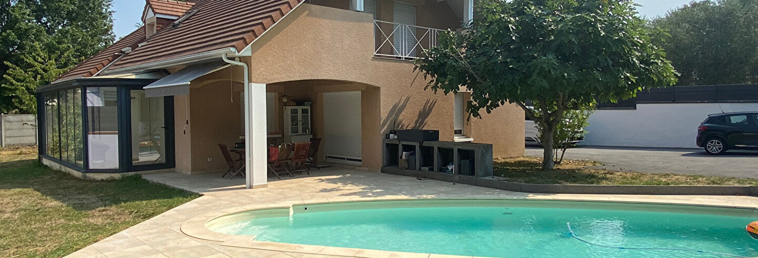 Maison 7 Pièces 221 m² à vendre à Lons (64140)