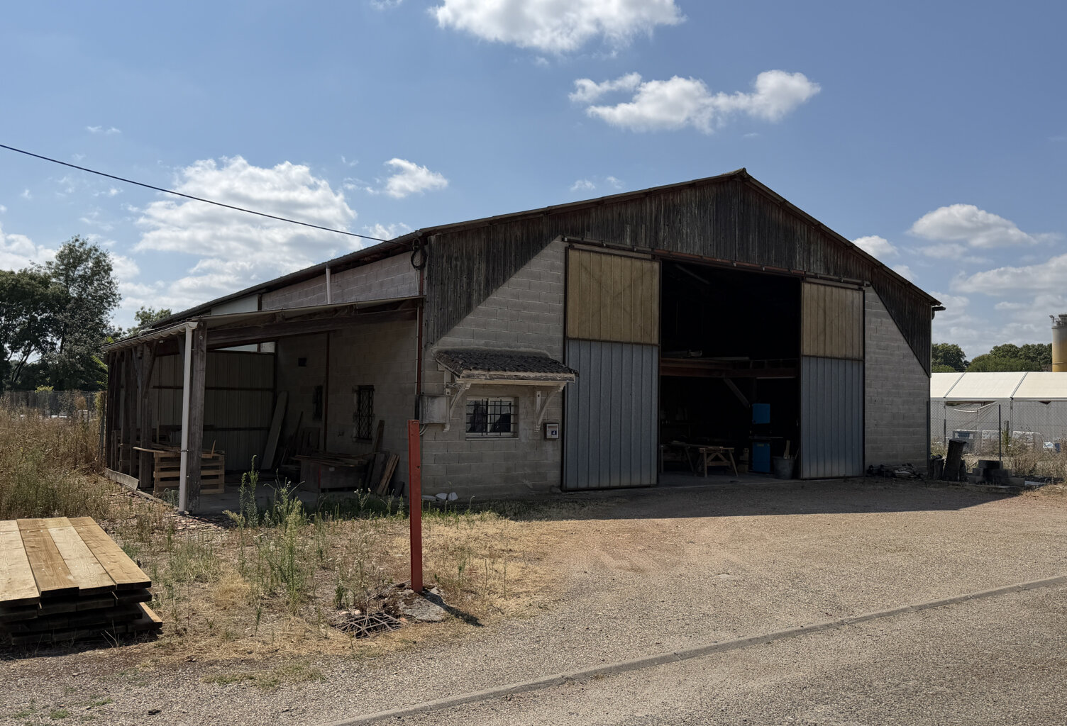 TONNEINS - Bâtiment en zone d'activité — photo 1