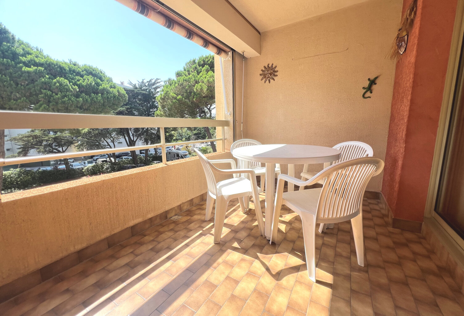 HYERES LE PORT - STUDIO 23M2 AVEC GARAGE — photo 1
