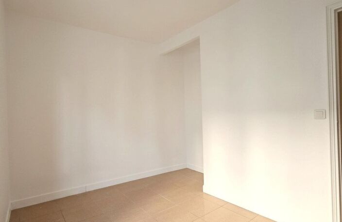 À VENDRE  CHARMANT 2 PIÈCES LUMINEUX D'ENVIRON 28 M² AVEC CAVE  PARIS 19e — photo 4
