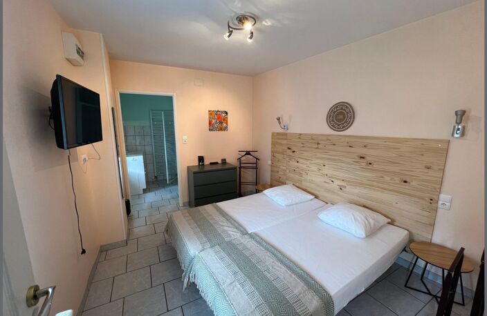 PETIT IMMEUBLE DE RAPPORT, 5 APPARTEMENTS F1 MEUBLES, LOCATION CURISTES — photo 4