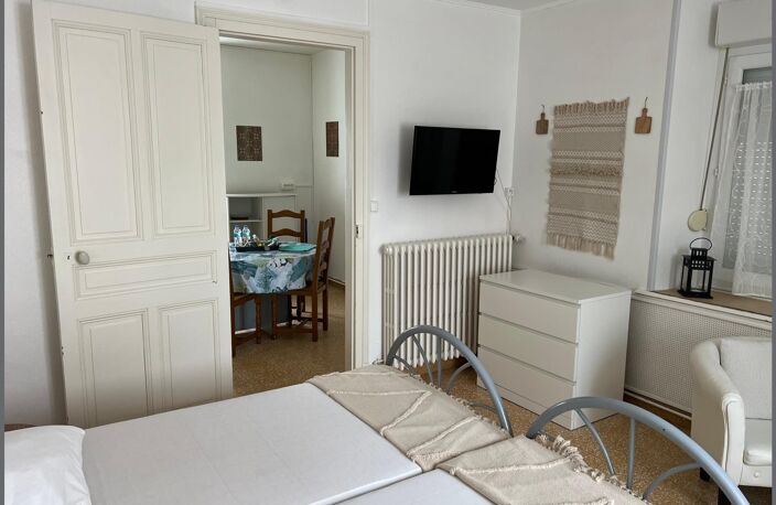 PETIT IMMEUBLE DE RAPPORT, 5 APPARTEMENTS F1 MEUBLES, LOCATION CURISTES — photo 5