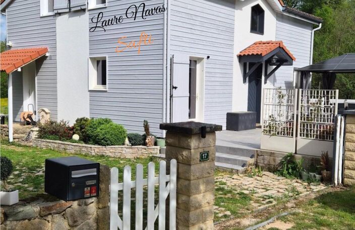 Très belle maison en ossature bois, rénovée, cadre verdoyant et calme. Proche de toutes commodités. — photo 2