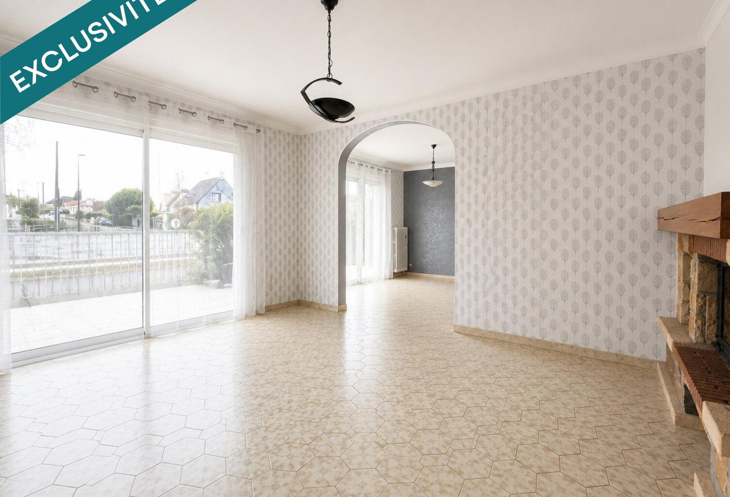 Maison non mitoyenne, 5 chambres et grand garage avec entrées indépendantes  un potentiel à exploiter ! — photo 1