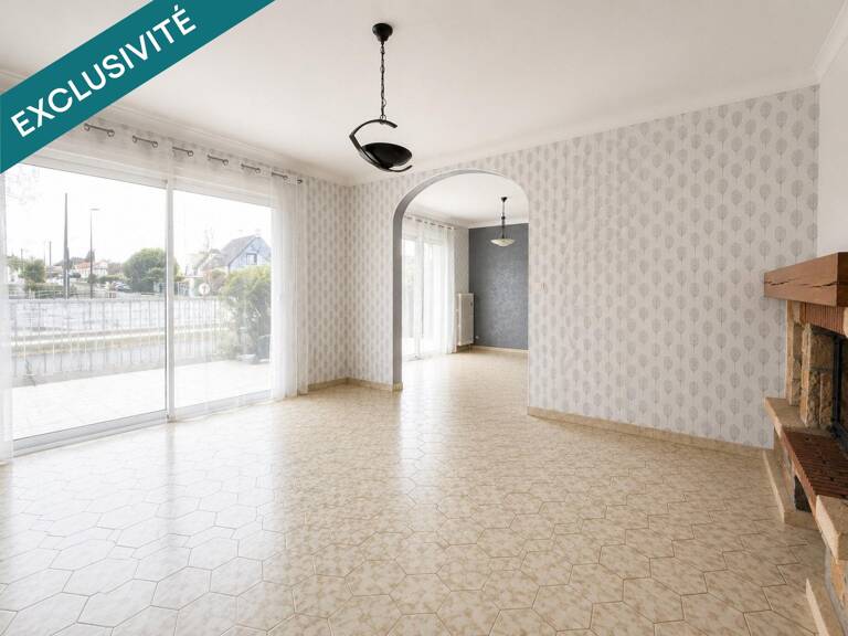 Maison non mitoyenne, 5 chambres et grand garage avec entrées indépendantes  un potentiel à exploiter ! — photo 1