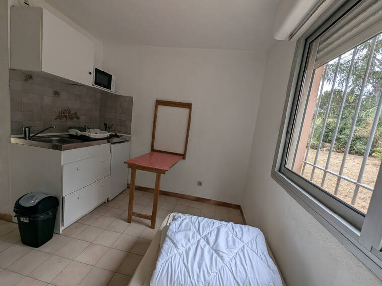 Nîmes - studette meublée — photo 1