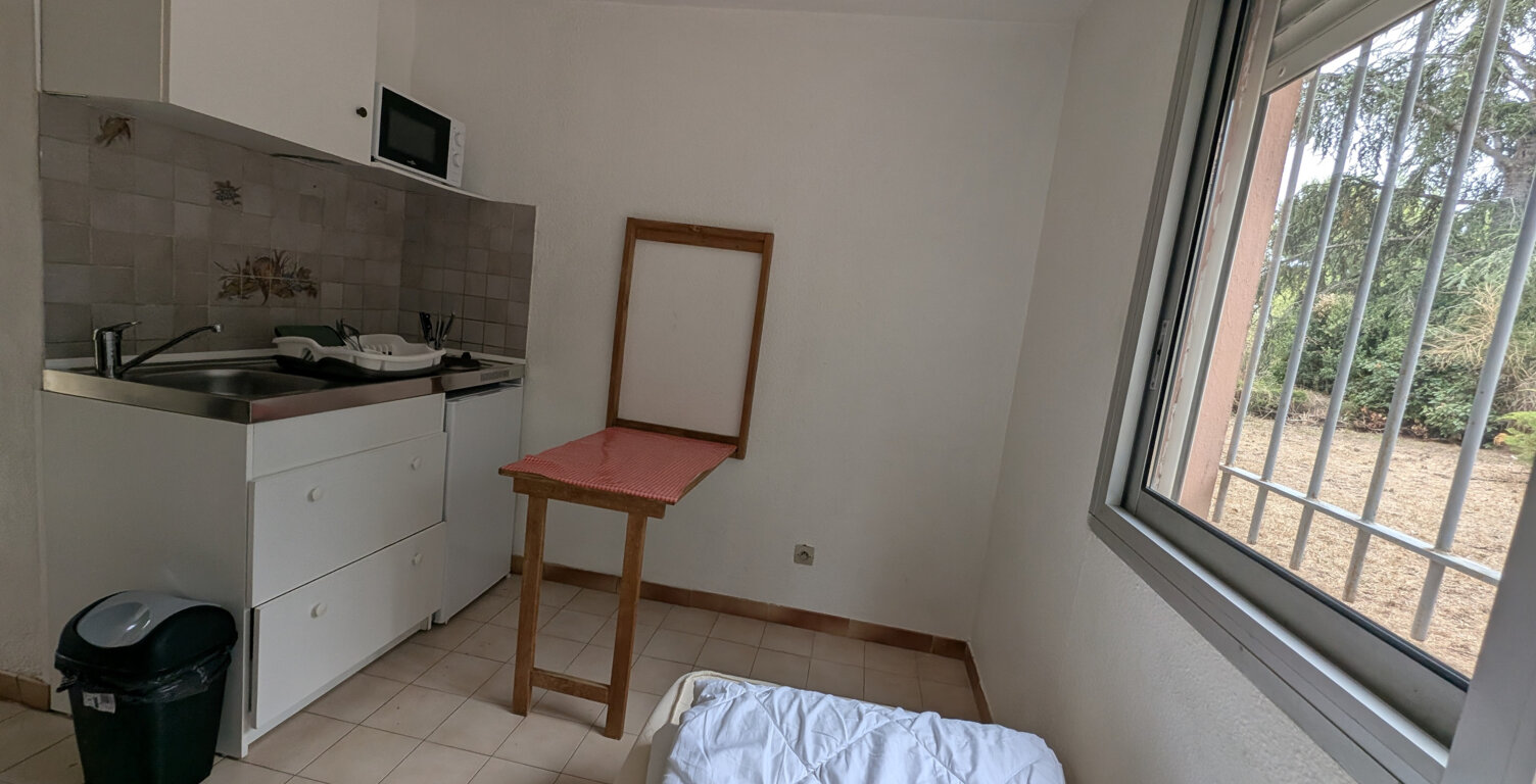 Nîmes - studette meublée — photo 1