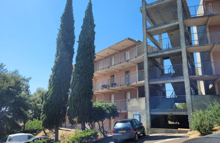Nîmes - studette meublée — photo 3