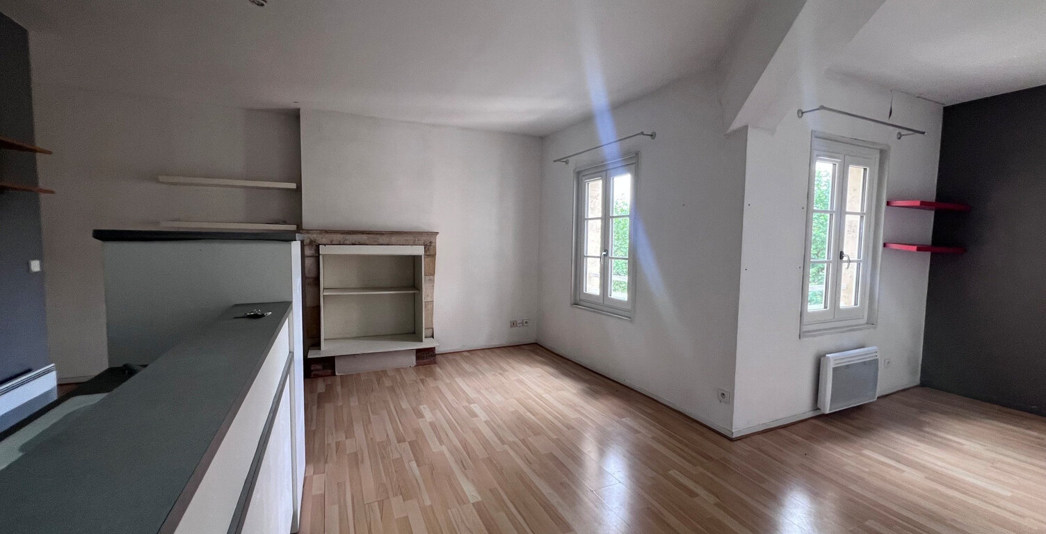 Bordeaux coeur quartier  St Pierre appartement type 2 au der — photo 1