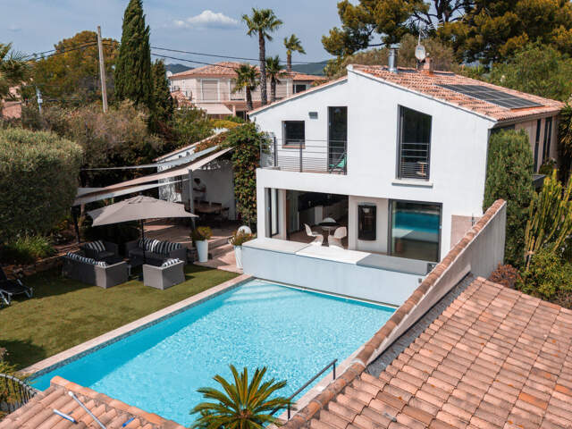 SANARY-SUR -MER  / QUARTIER BEAUCOURS - VILLA DE 170 M2 AVEC — photo du bien