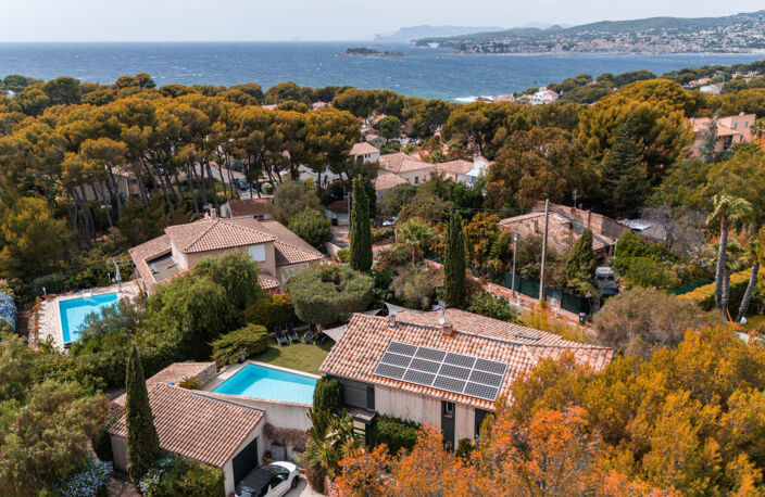 SANARY-SUR -MER  / QUARTIER BEAUCOURS - VILLA DE 170 M2 AVEC — photo 2