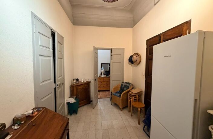 Aix Quartier Mazarin – Type 3 avec 2 terrasses (30 m²) + sous-sol 27m² + cave — photo 4