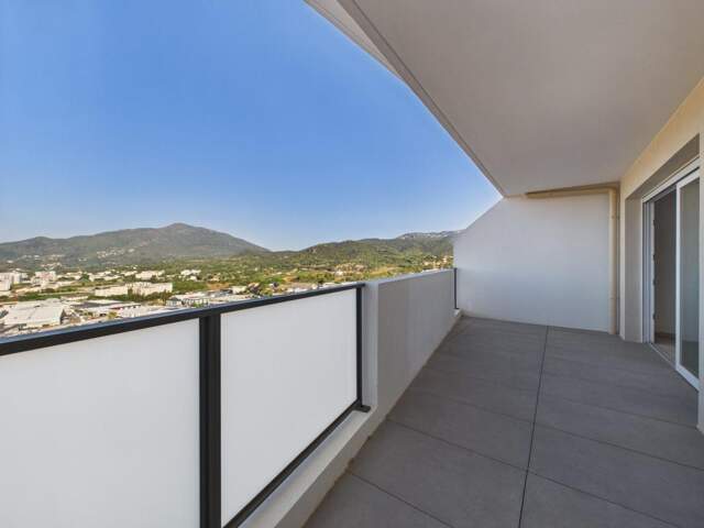A VENDRE F2 LES TERRASSES DU STILETTO — photo du bien