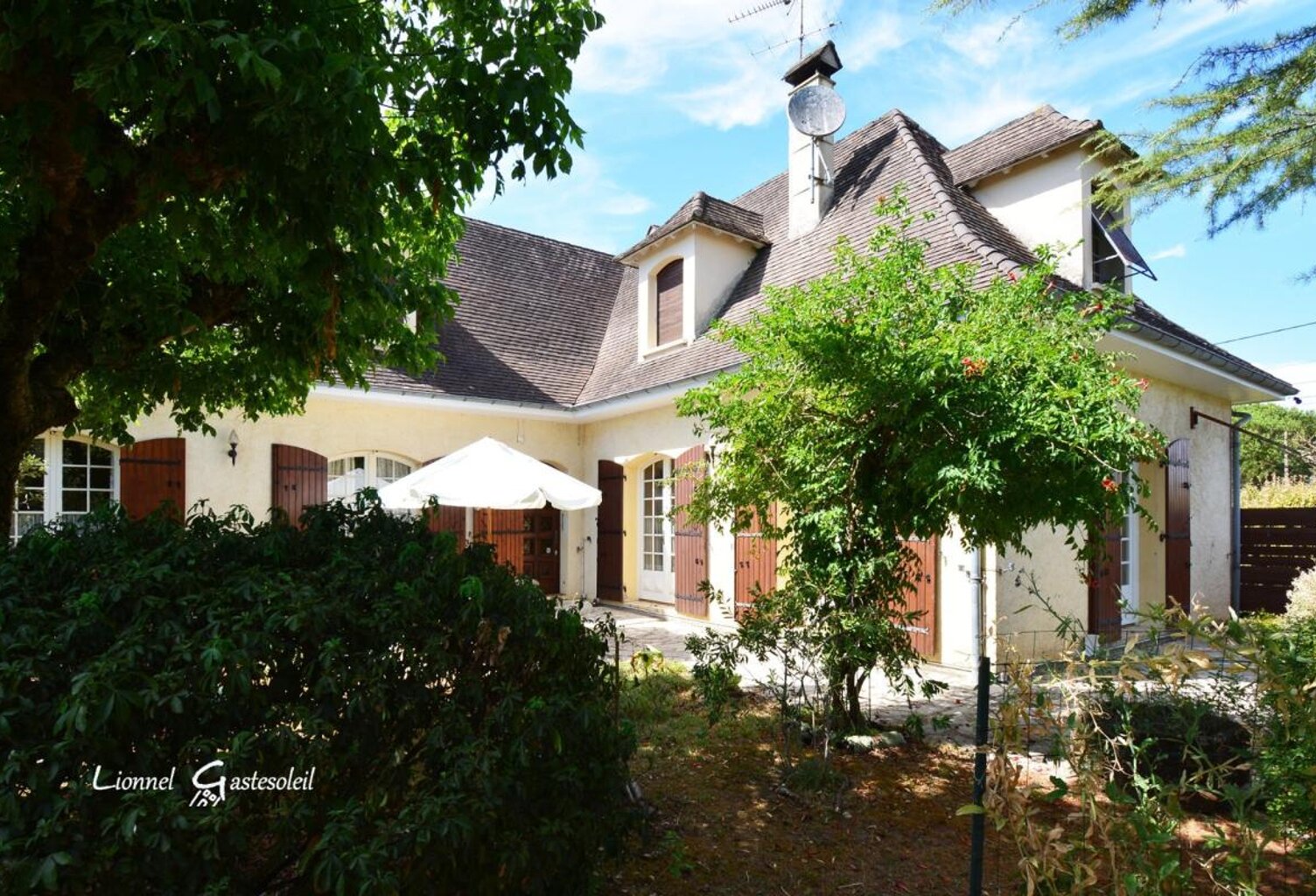 Périgourdine idéalement située 5 chambres sur un beau terrain Paysager à Pineuilh (33) — photo 1