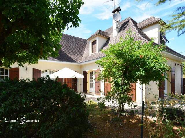 Périgourdine idéalement située 5 chambres sur un beau terrain Paysager à Pineuilh (33) — photo du bien